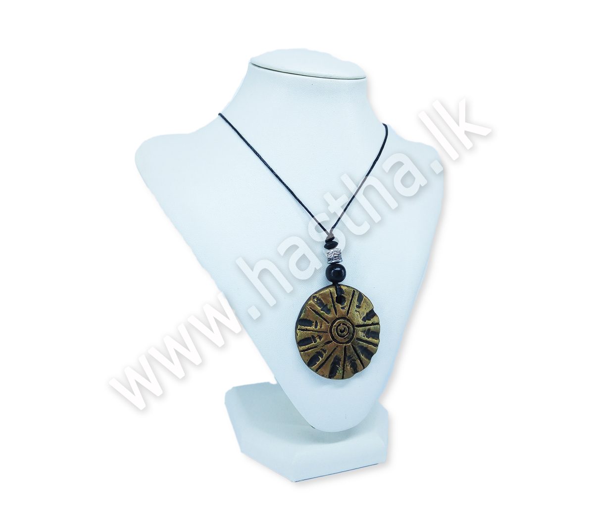 Pendent Shield – Gold & Black – Red Clay
